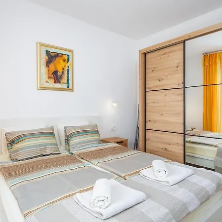 Apartman 1 Bedroom Lovely In
