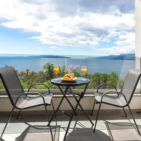 1 Bedroom Lovely In Lägenhet Rijeka