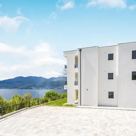 1 Bedroom Lovely In Apartman Fiume