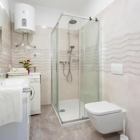 1 Bedroom Lovely In Lägenhet Rijeka